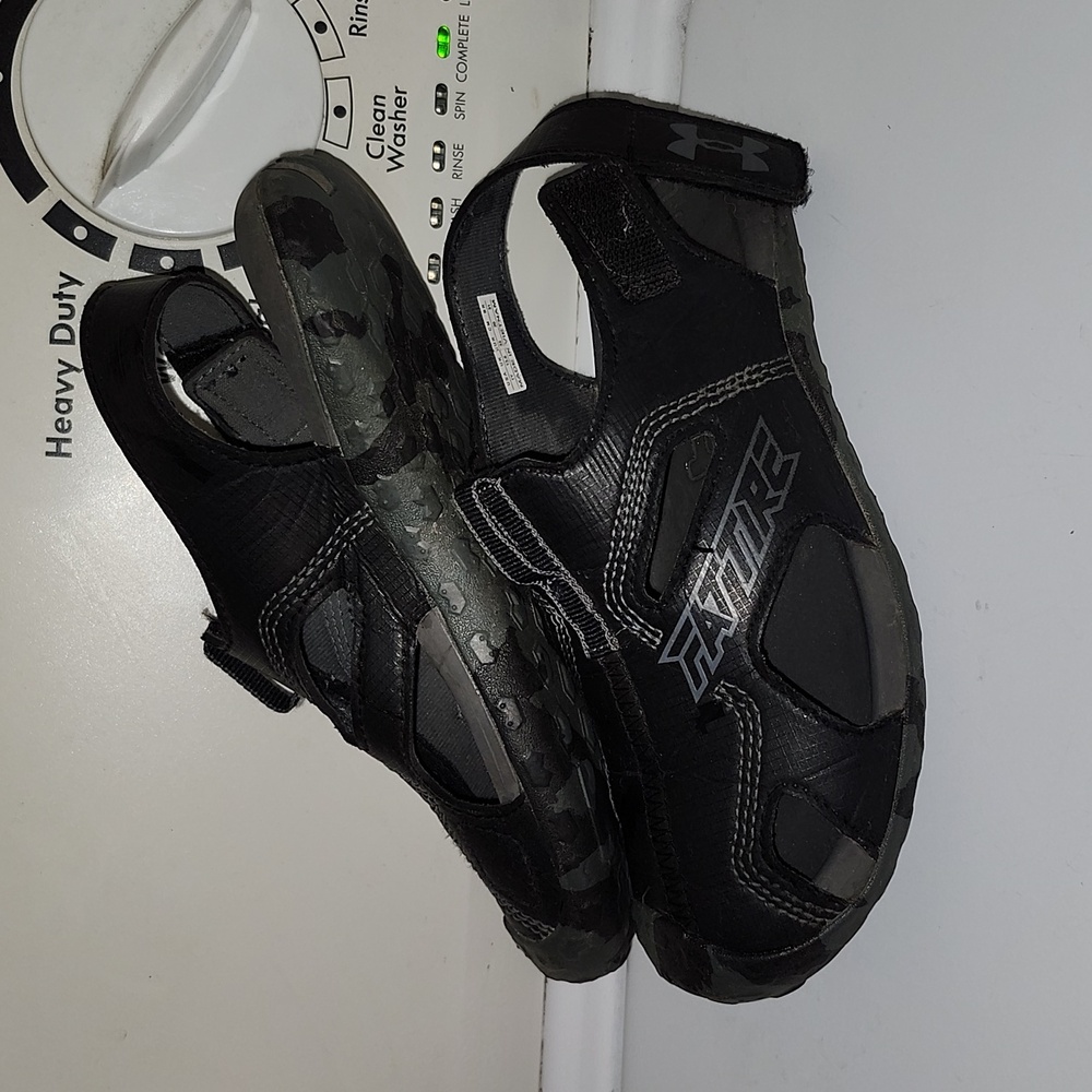 Under Armour Kids Water Shoes size 1Y